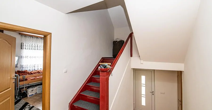 EG_Treppe_zum_KKG_DG (2)