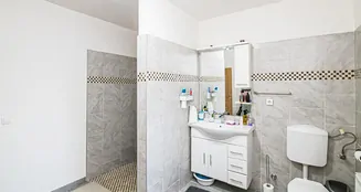 von_poll_real_estate_property_24201021_image_15