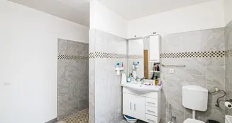 von_poll_real_estate_property_24201021_image_15