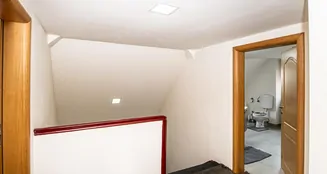 von_poll_real_estate_property_24201021_image_10