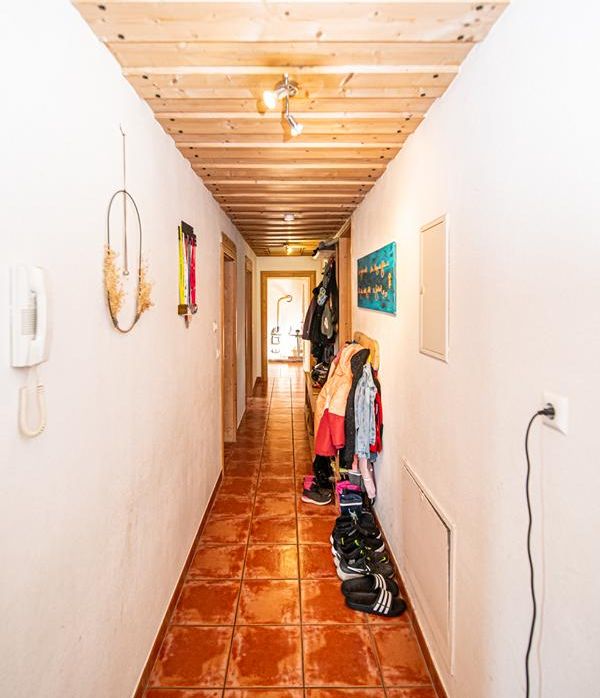 Wohnung_1_EG_Flur (2)
