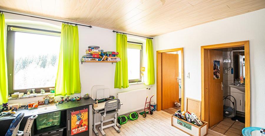 EG_Kinderzimmer_1_mir_Dusche_und_WC (2)
