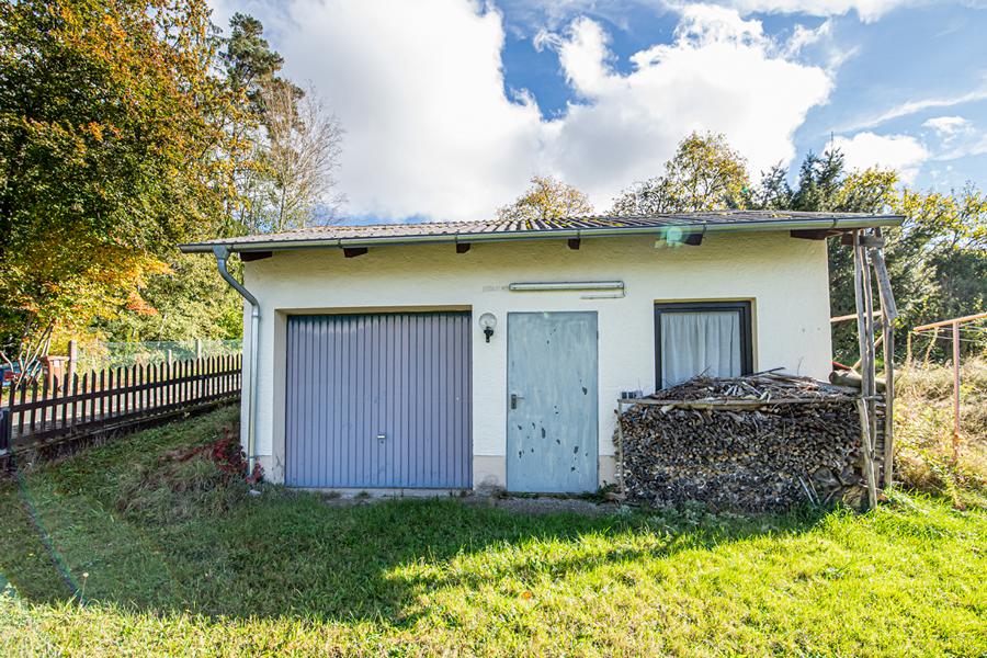 Garage separat mit kleiner Wertstatt