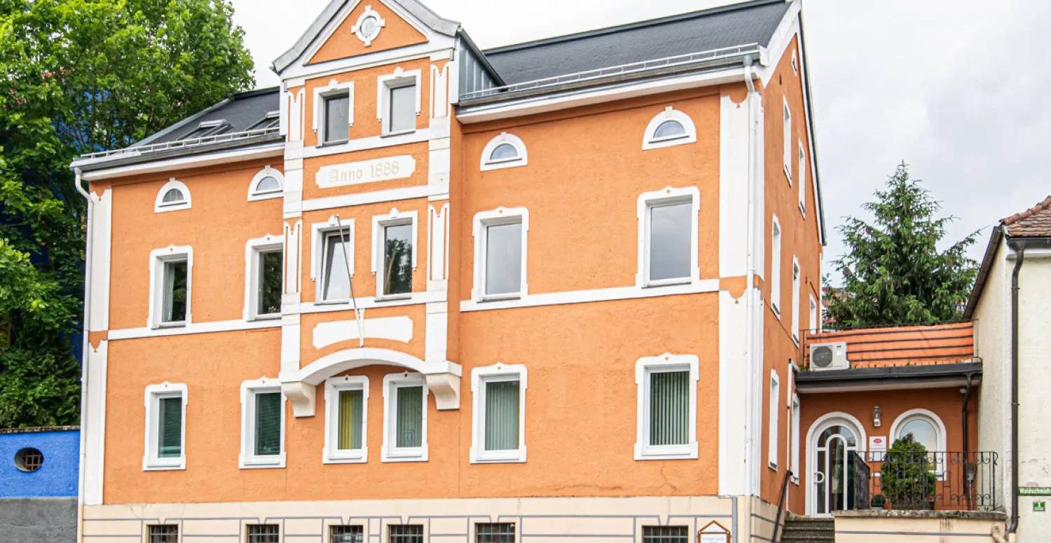 Historisches Haus mit Praxisräumen und 3 Wohnungen in Toplage