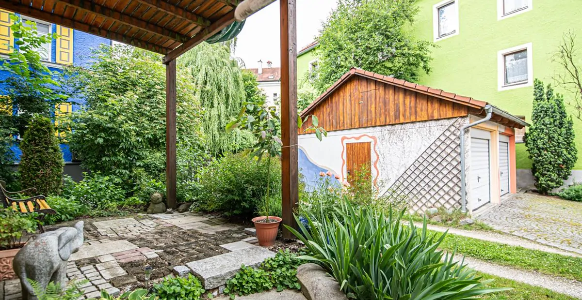 Terrasse EG mit Garagen