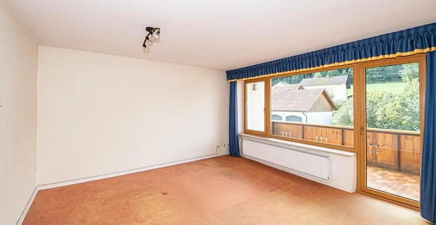 OG_Wohnzimmer_mit_Zugang_Balkon (1)