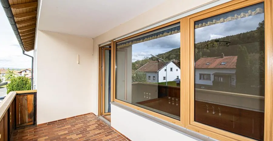 OG_Wohnzimmer_mit_Zugang_Balkon (3)