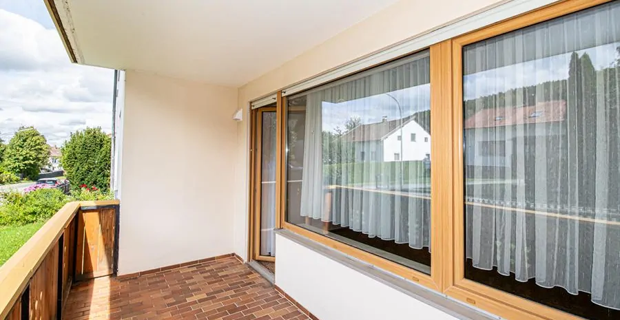 EG_Wohnzimmer_mit_Zugang_Balkon (1)