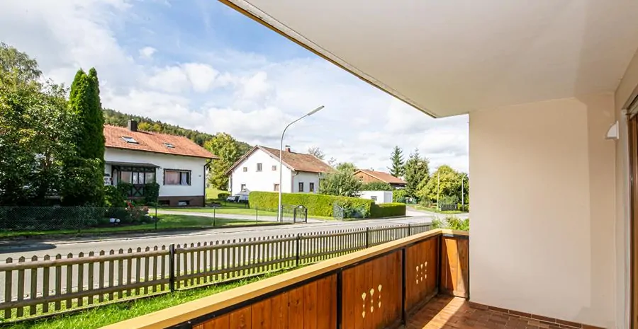 EG_Wohnzimmer_mit_Zugang_Balkon (2)