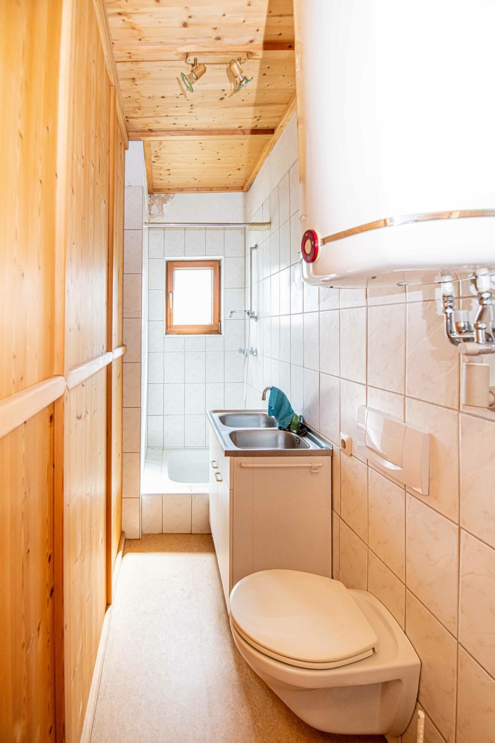 OG_Raum_2_Dusche und WC