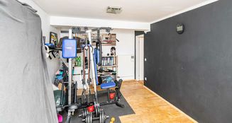 von_poll_real_estate_property_25201029_image_29