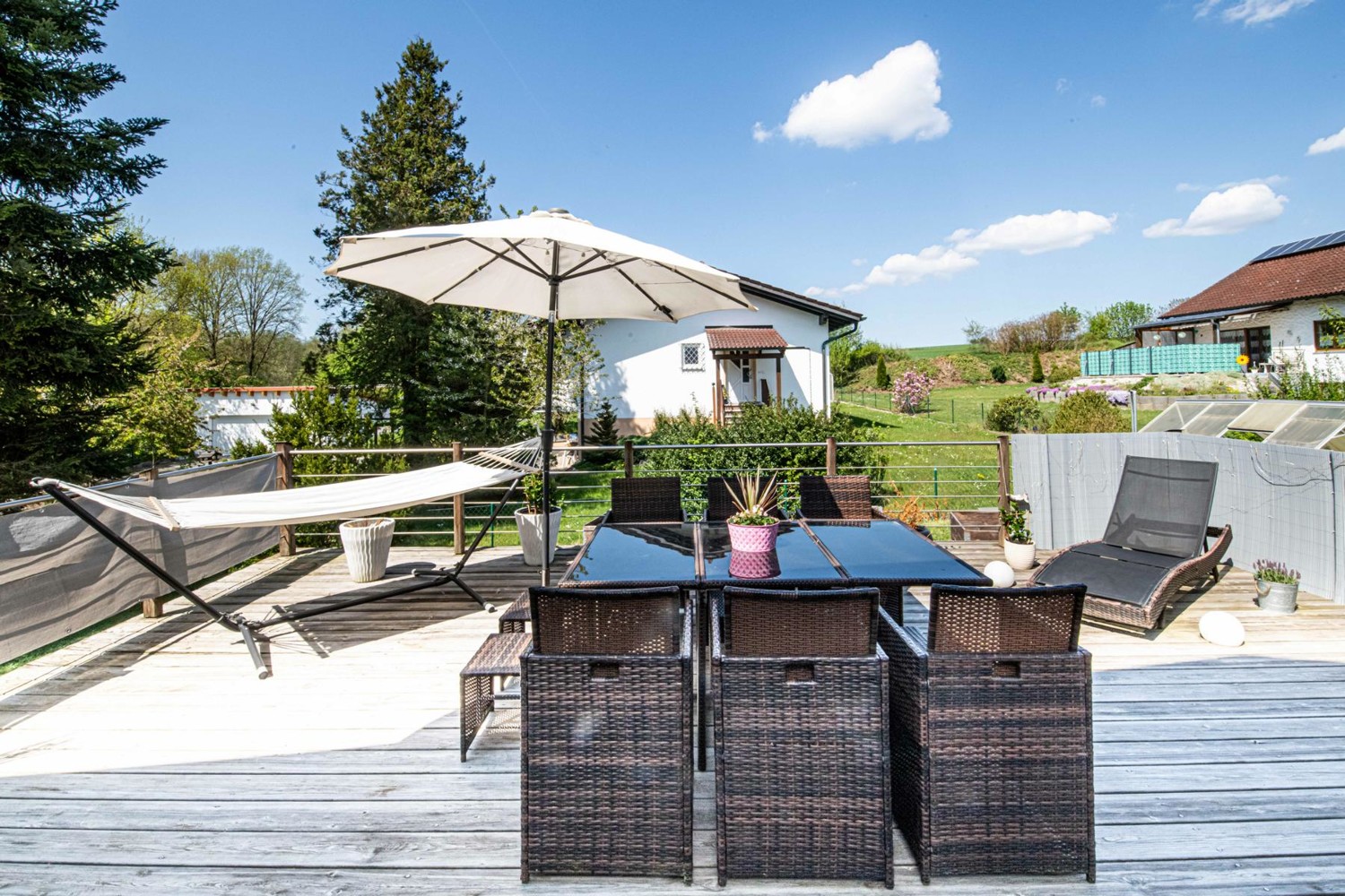 OG_Terrasse_mit_Zugang_Wohnzimmer