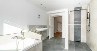 von_poll_real_estate_property_25201029_image_33