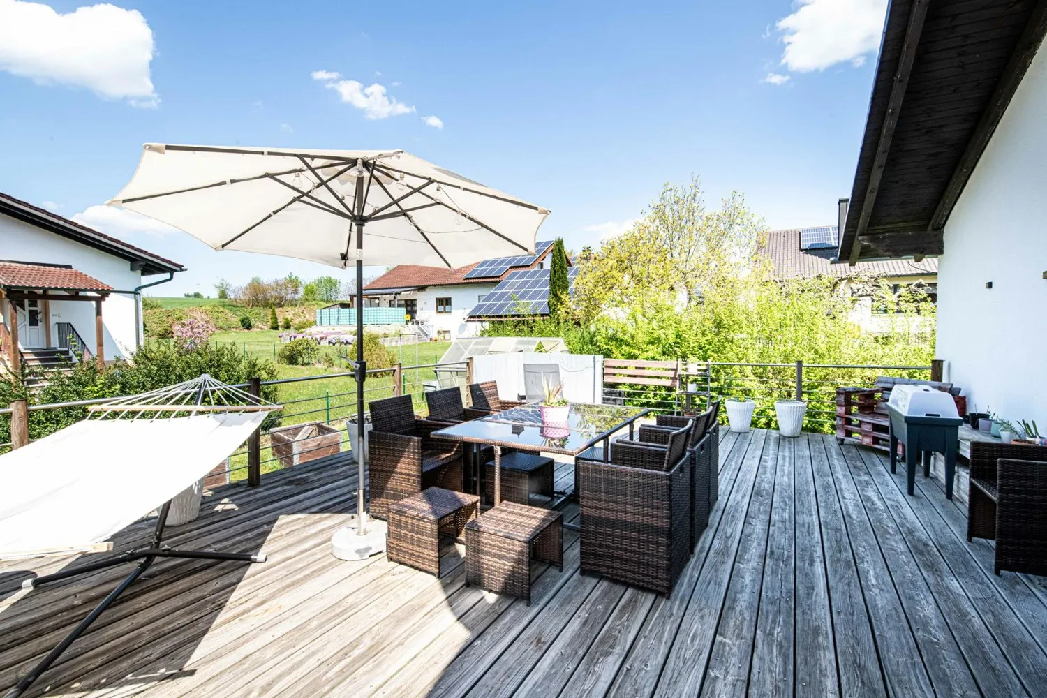 OG_Terrasse_mit_Zugang_Wohnzimmer