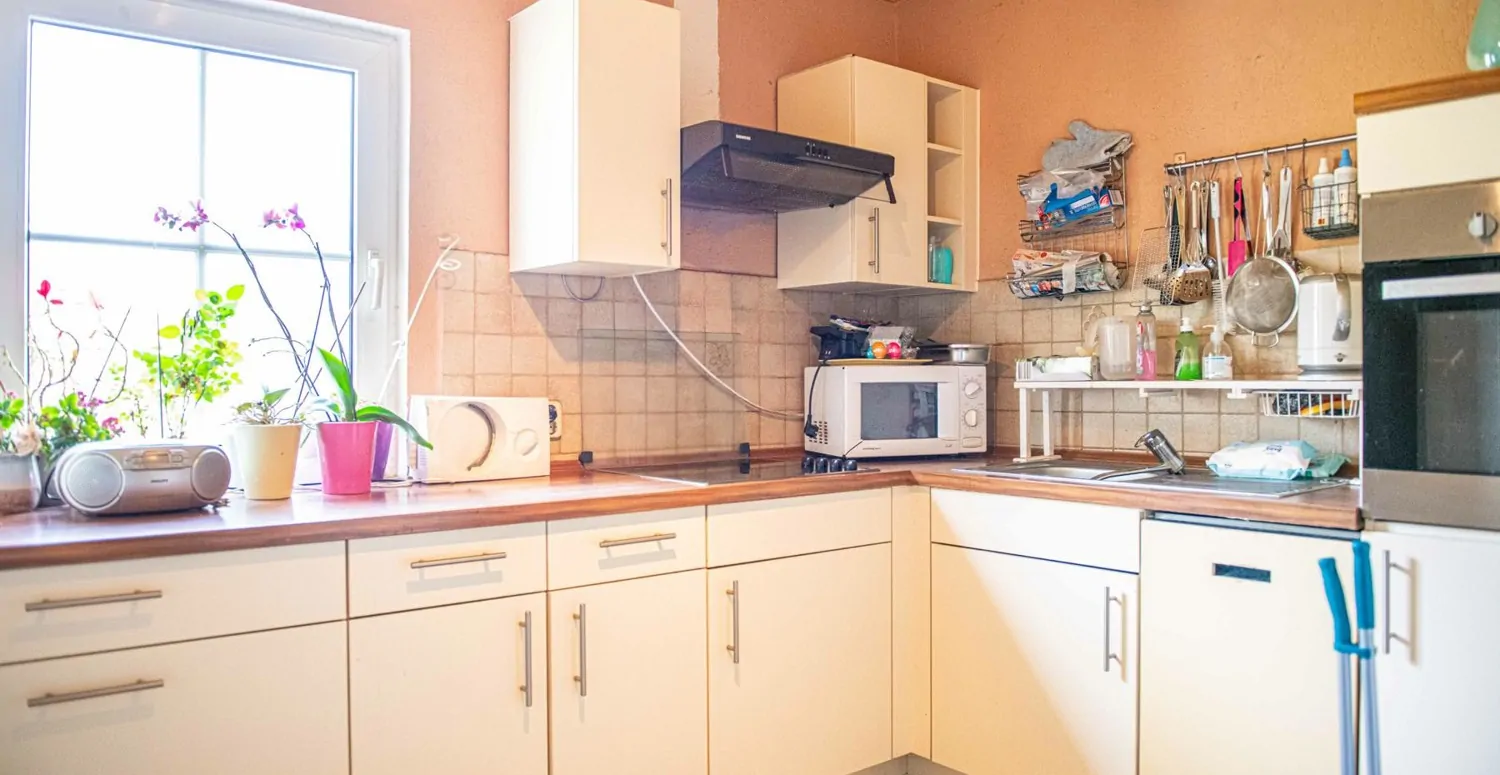 EG_Küche_mit_Zugang_Speise_und_Dusche