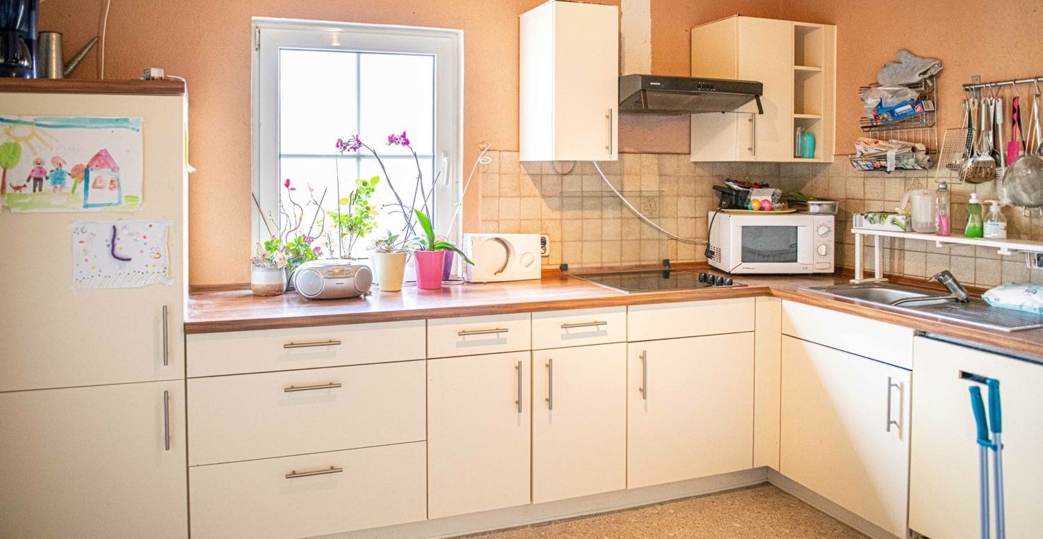 EG_Küche_mit_Zugang_Speise_und_Dusche