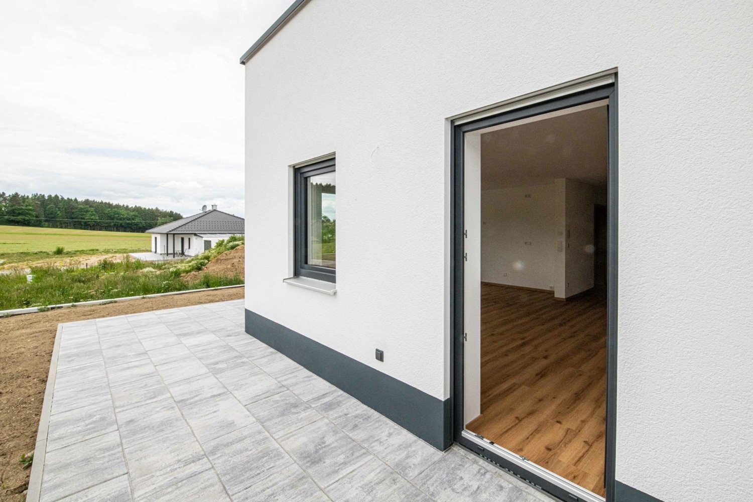 EG_Wohn-Esszimmer_mit_Zugang_Terrasse(4)