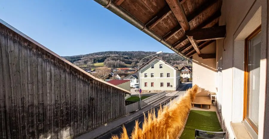 OG_Wohnzimmer_mit_Zugang_Balkon (3)