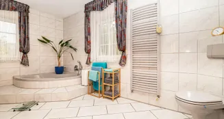 von_poll_real_estate_property_25201118_image_24