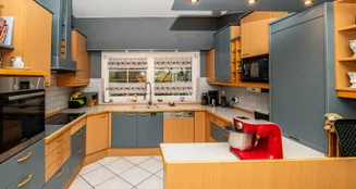 von_poll_real_estate_property_25201118_image_14