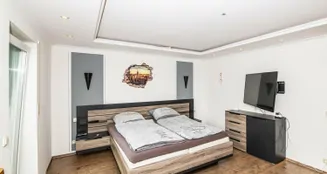 von_poll_real_estate_property_25201070_image_34