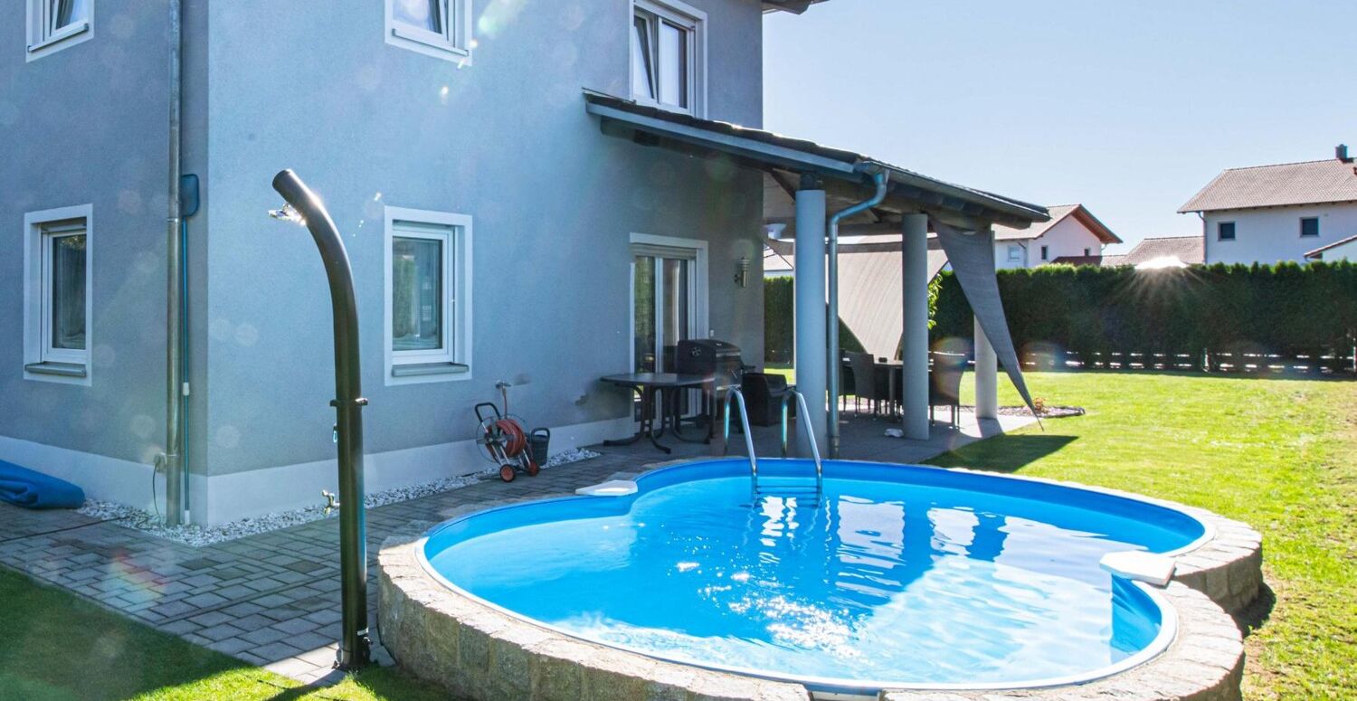 Garten mit Pool