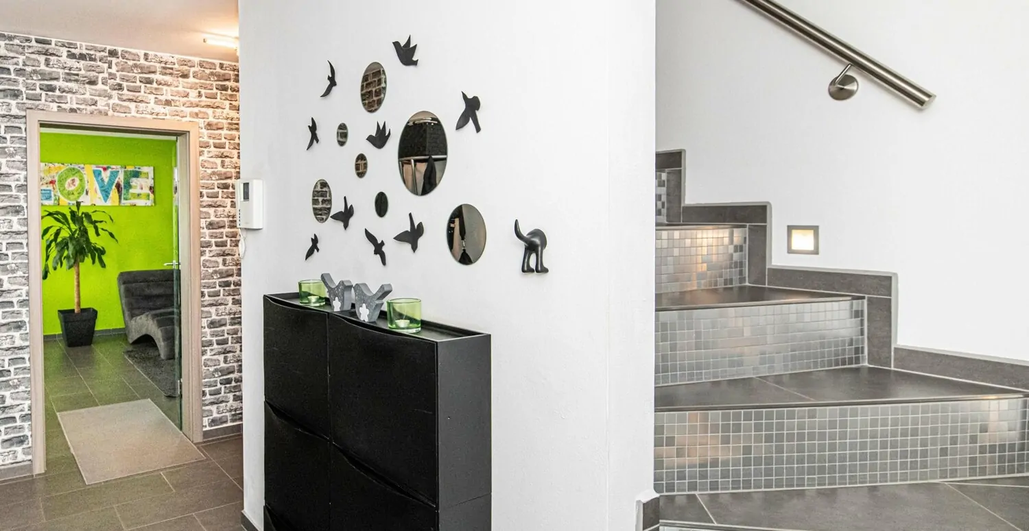 EG Flur mit Aufgang OG