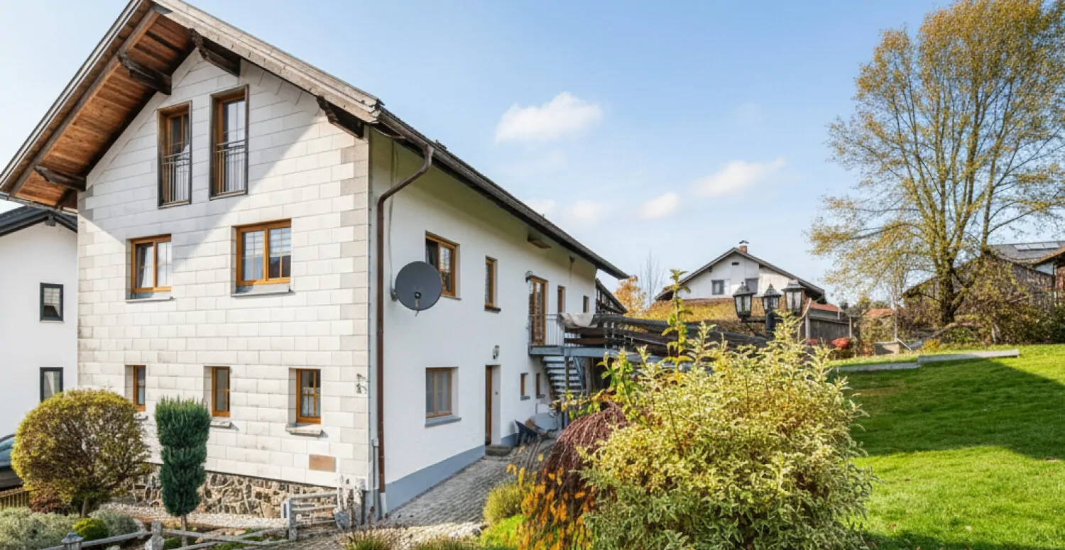Charmantes Zweifamilienhaus mit loftartigem Dachausbau in ruhiger Lage