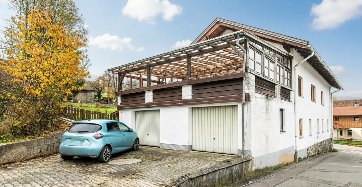 Charmantes Zweifamilienhaus mit loftartigem Dachausbau in ruhiger Lage