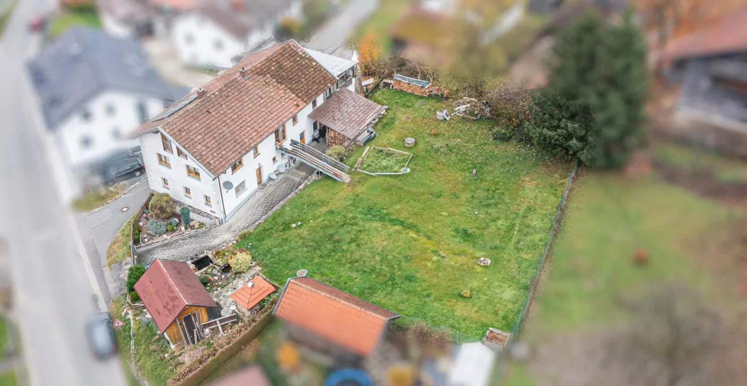 Charmantes Zweifamilienhaus mit loftartigem Dachausbau in ruhiger Lage