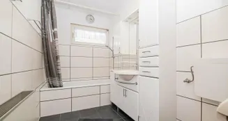 von_poll_real_estate_property_25201110_image_22