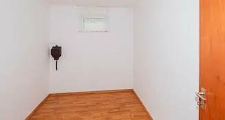 von_poll_real_estate_property_25201110_image_32