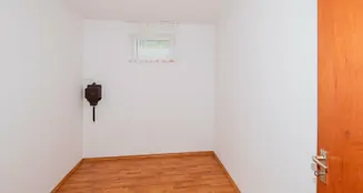 von_poll_real_estate_property_25201110_image_32