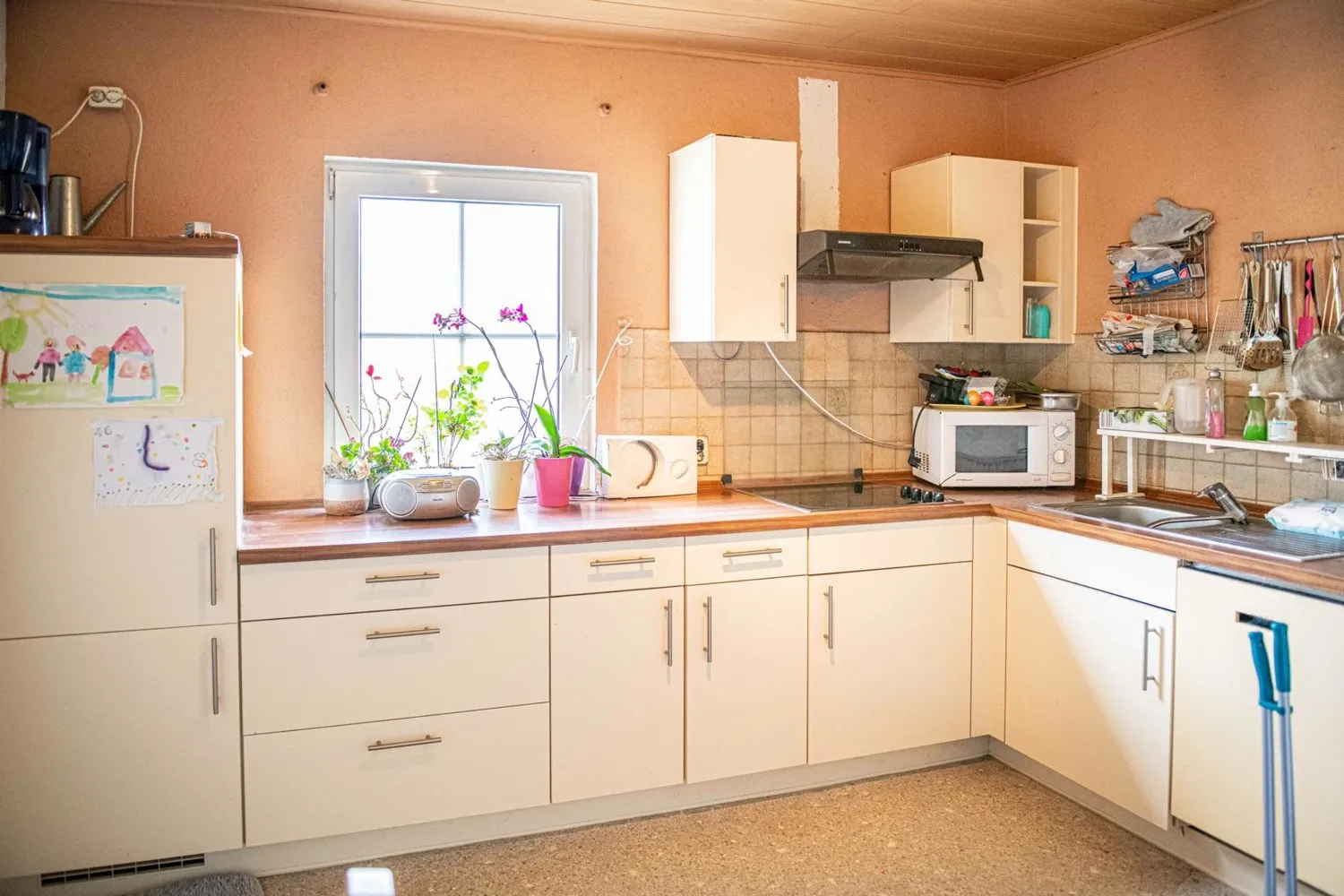 EG_Küche_mit_Zugang_Speise_und_Dusche