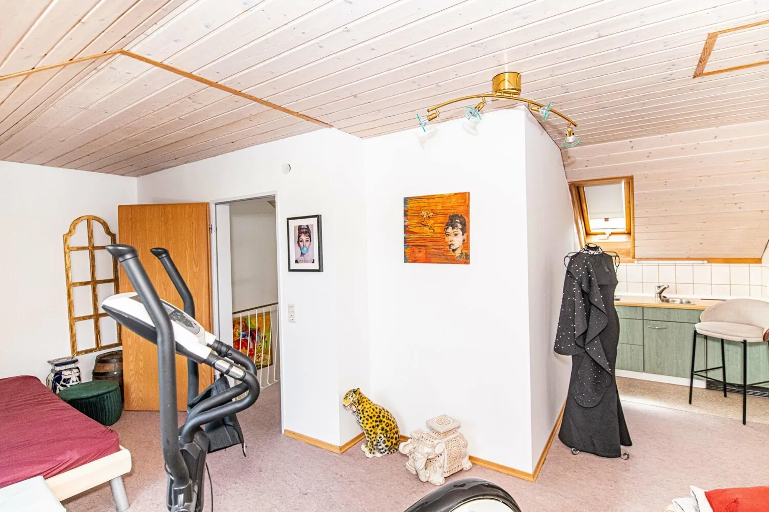 DG_Schlafzimmer_mit_Kochnische(3)