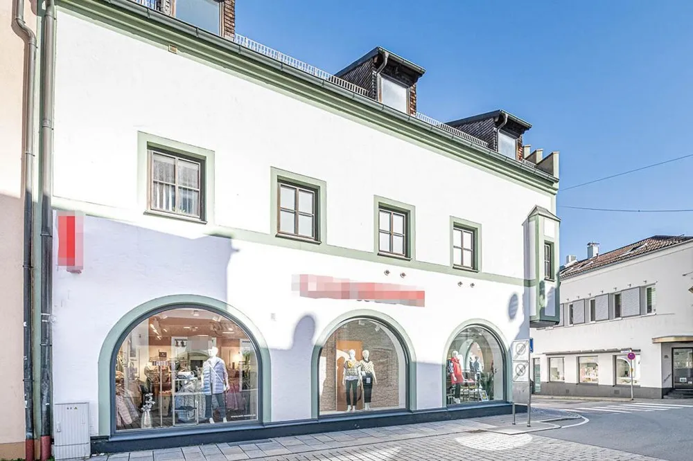 Investieren im Herzen von Cham
Geschäftshaus mit Mietbestand und zusätzlichem Ertragspotenzial