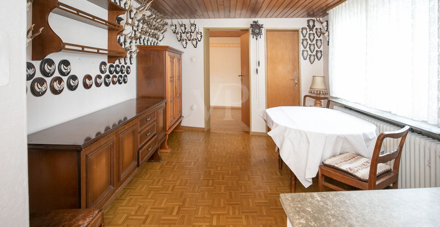 Durchgangszimmer mit Abstellkammer