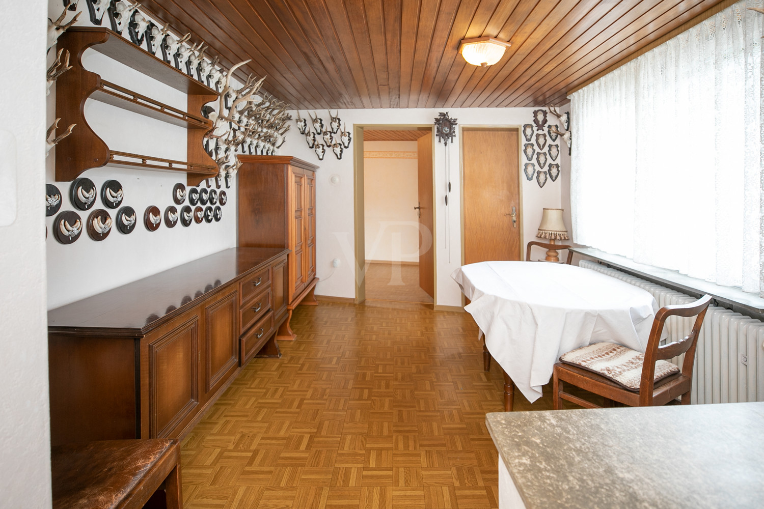 Durchgangszimmer mit Abstellkammer