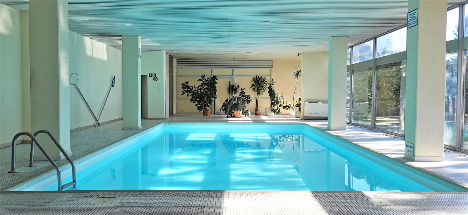 Schwimmhalle