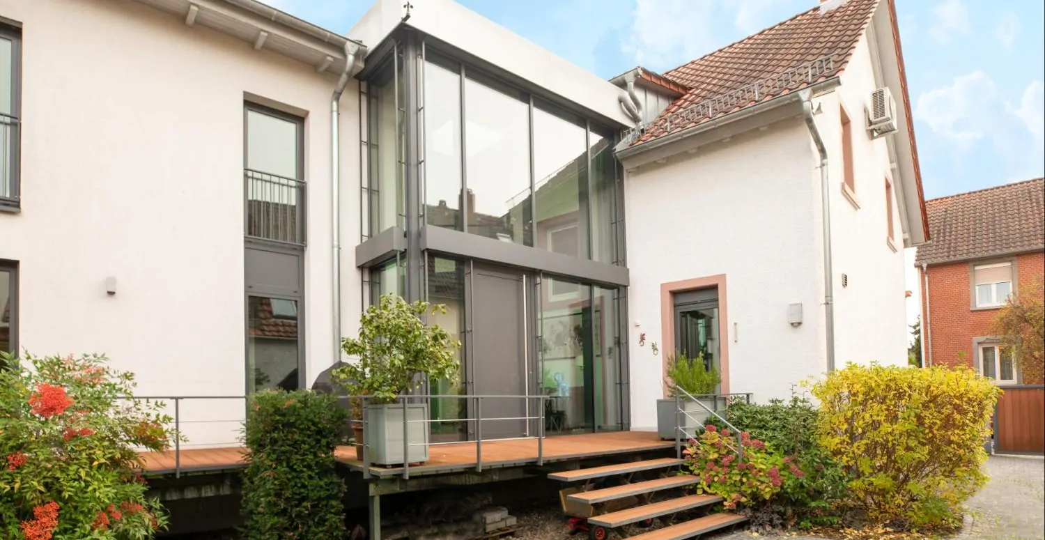 Luxuriöses Familiendomizil mit Naturpool in ruhiger Wohnlage