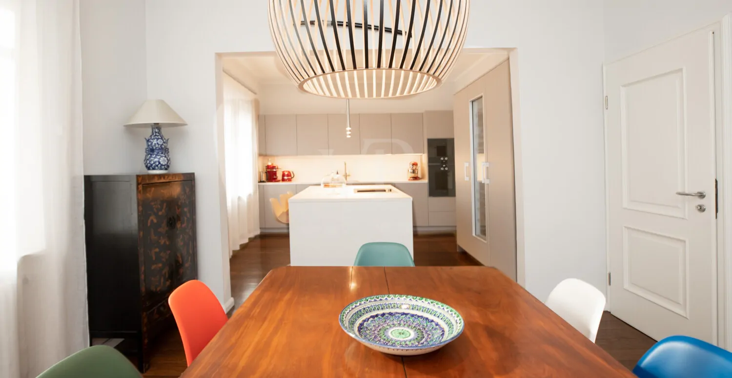 Essbereich mit offener Küche (I)