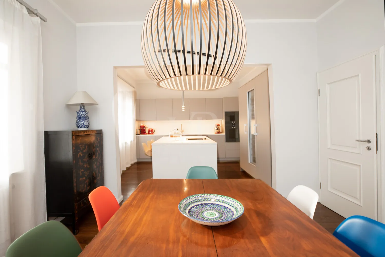 Essbereich mit offener Küche (I)