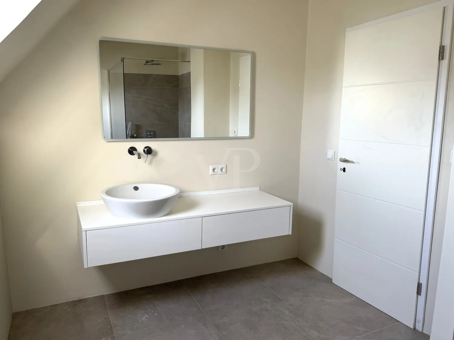 Badezimmer Dachgeschoss (II)
