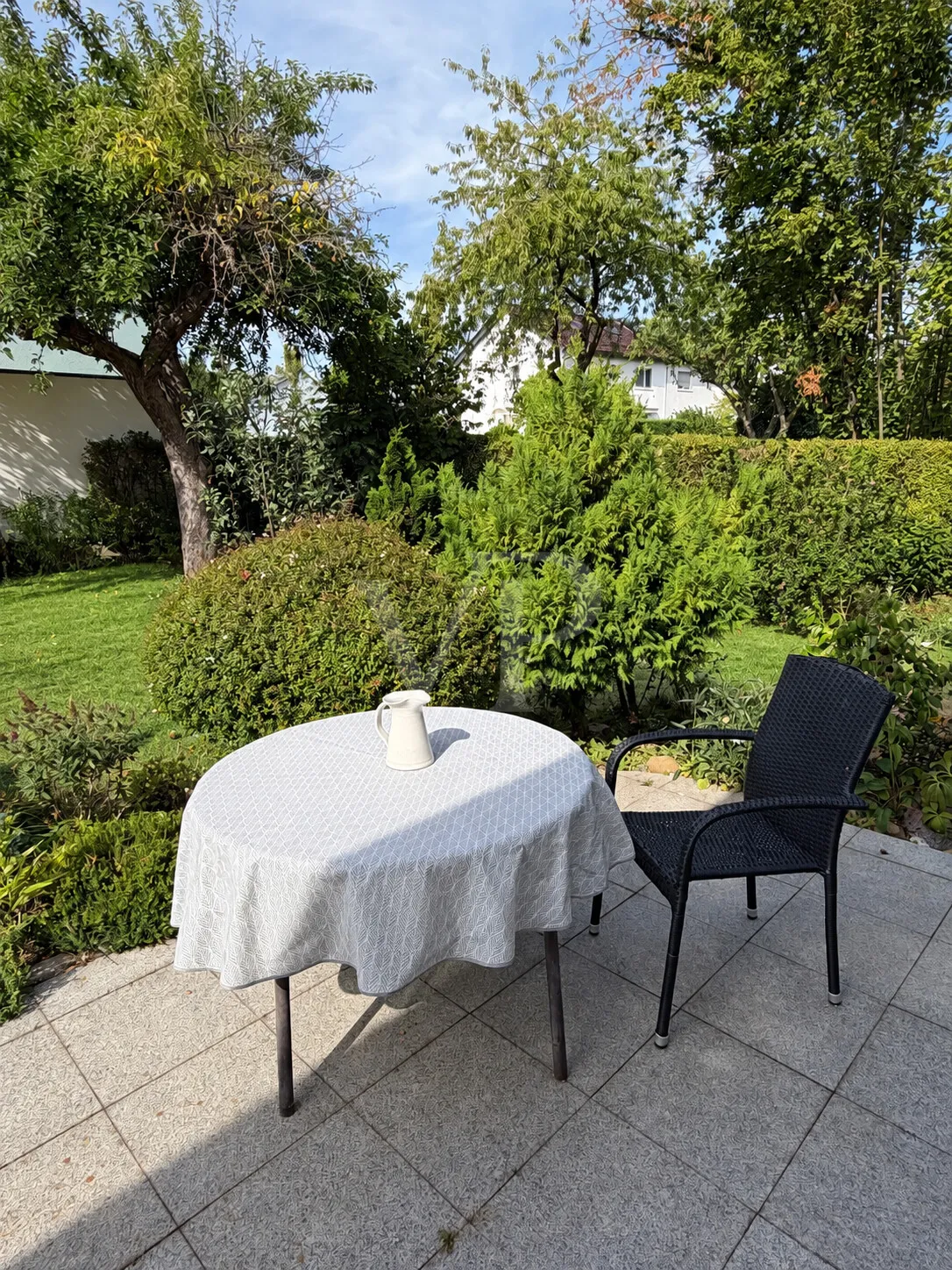 Terrasse mit Blick in den Garten