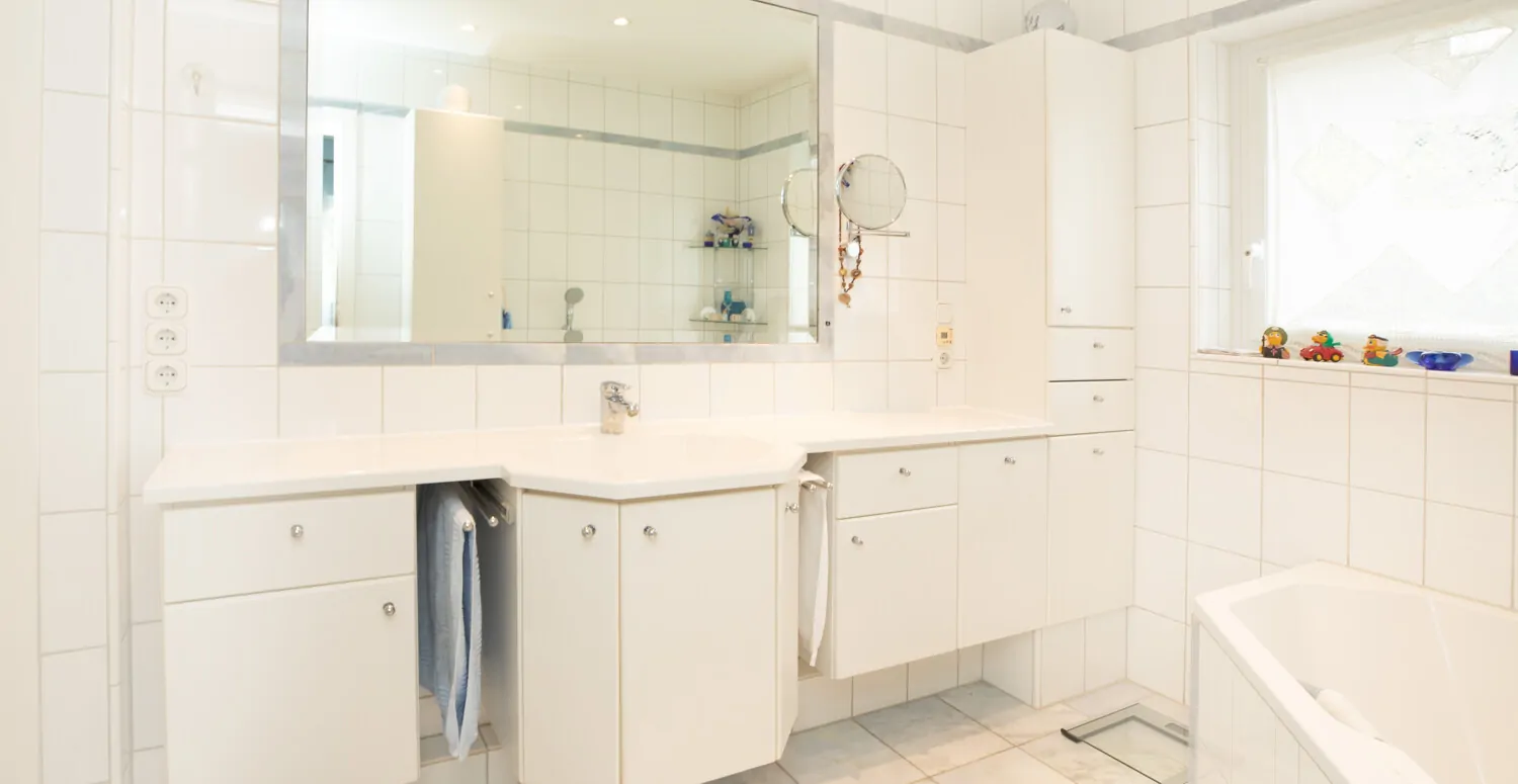 Tageslichtbadezimmer Erdgeschoss (I)