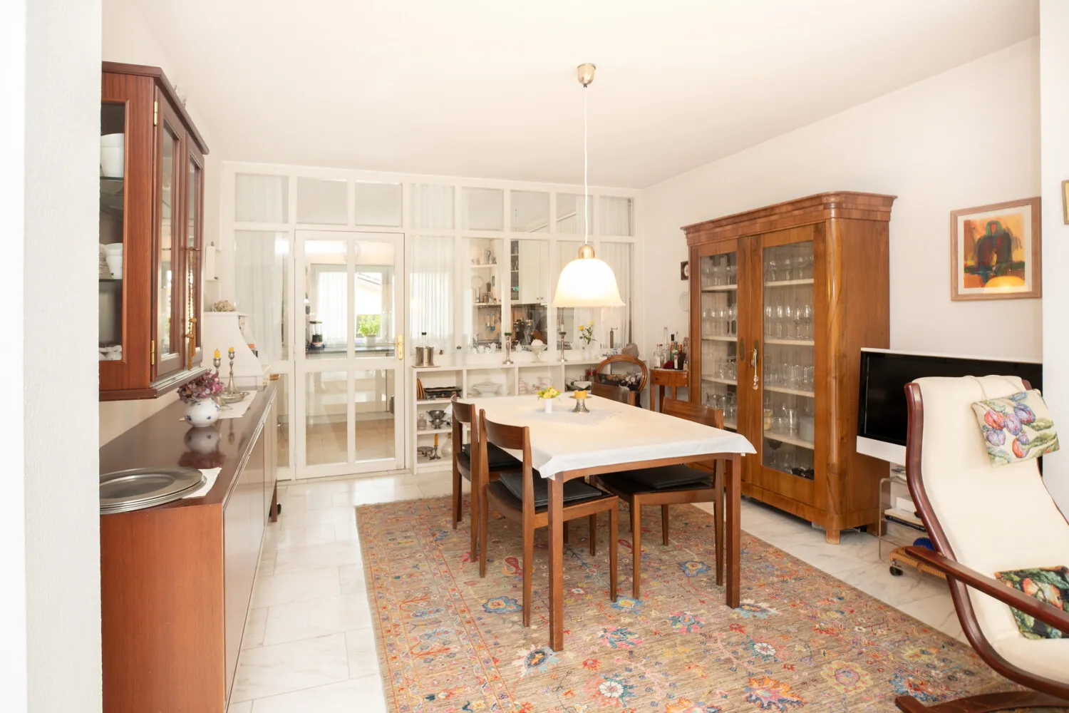 Essbereich mit angrenzender Küche