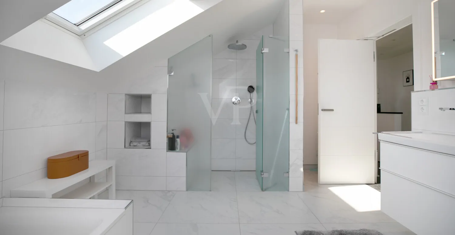 Tageslichtbadezimmer Dachgeschoss (I)