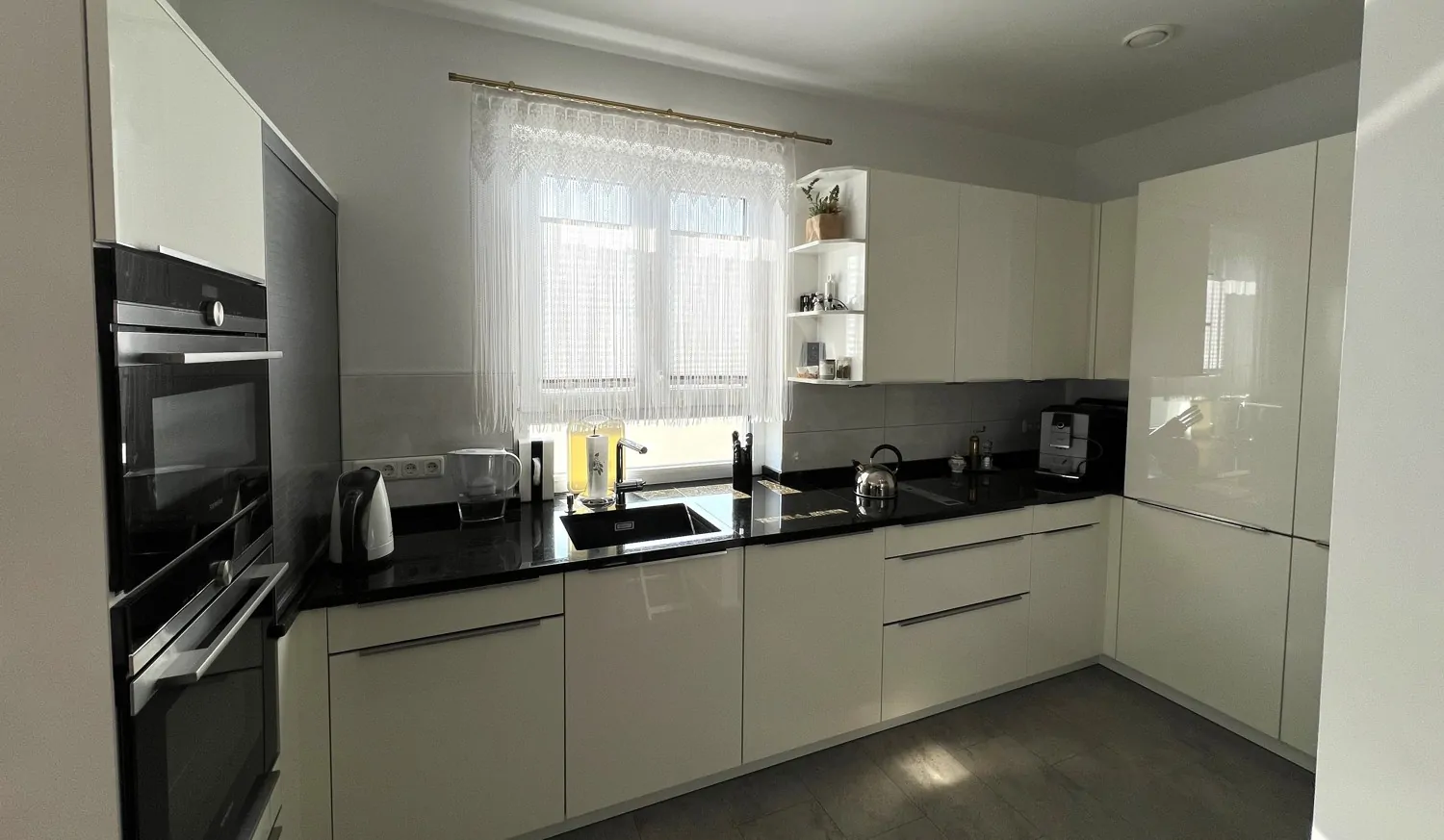 hochwertige Einbauküche (II)