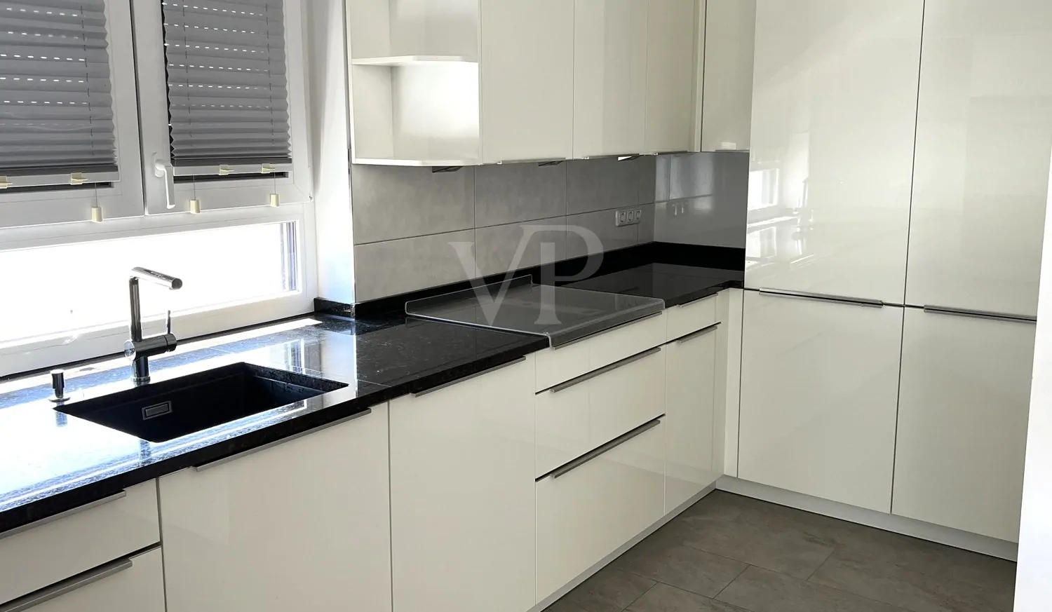 hochwertige Einbauküche (I)