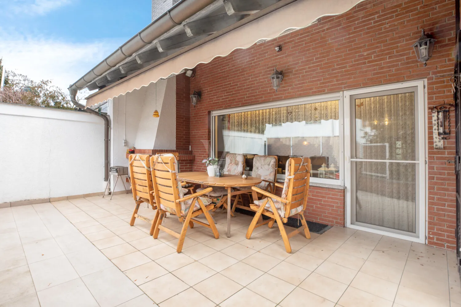 Terrasse mit Außenkamin (II)